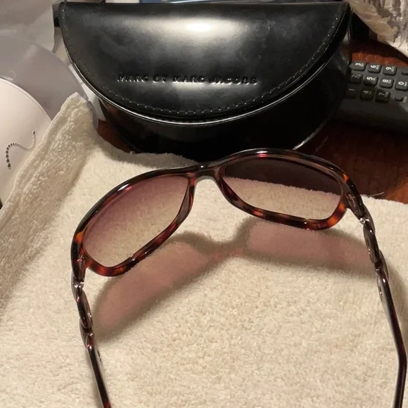 Marc Jacobs Tortoise Shell Sunglasses - Picture 8 of 8
